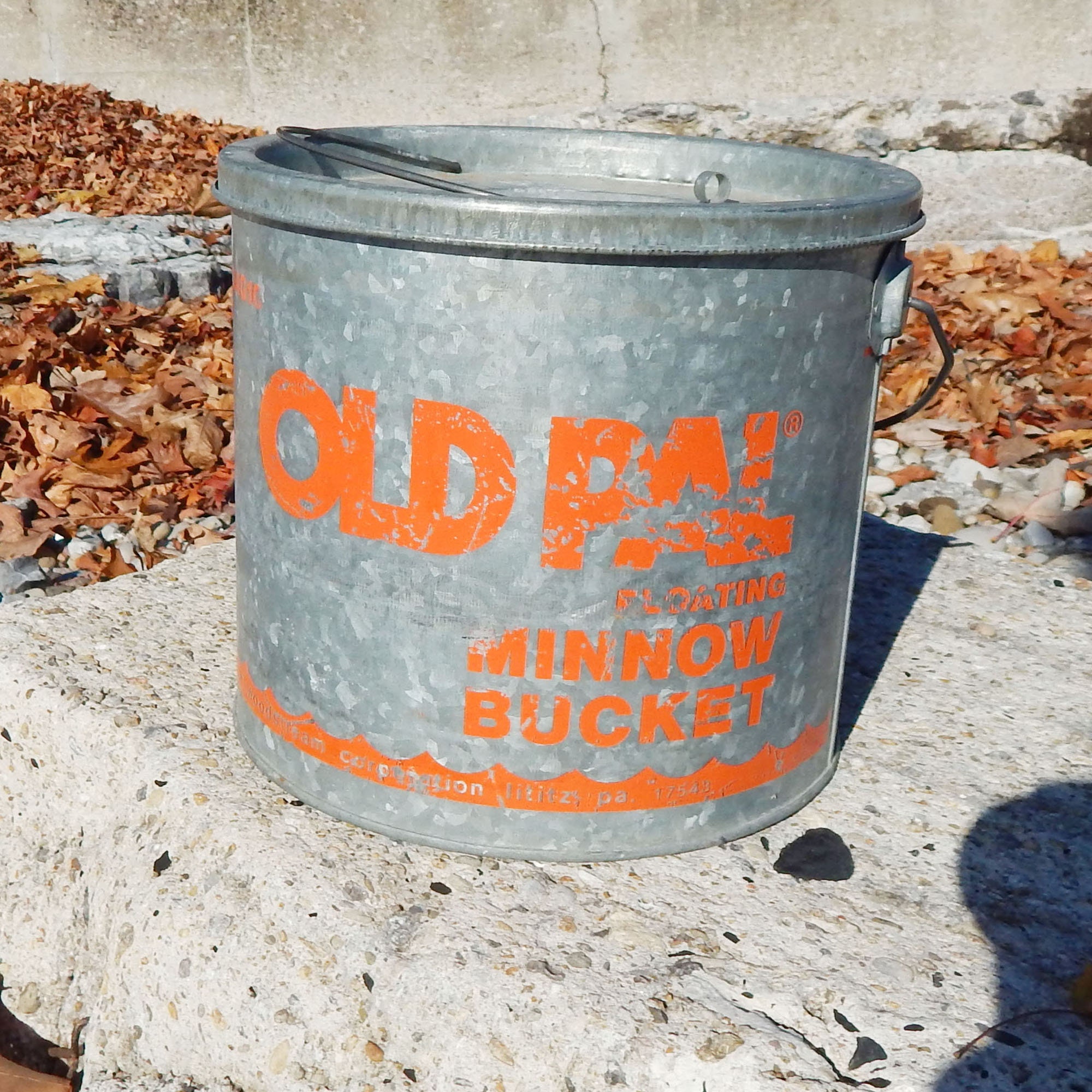 Vintage . Black Oval Bait Bucket Galvanized Minnow Bucket Wood
