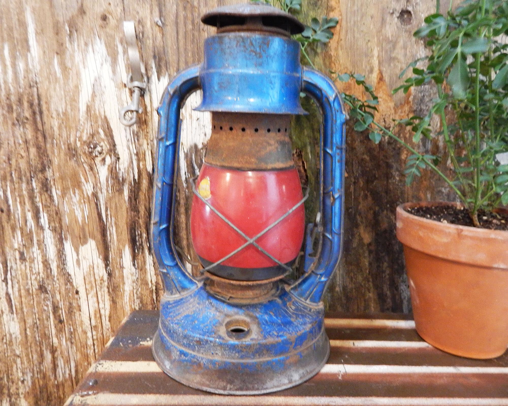 【まつげ】DIETZ Watchman Railroad Lantern Amazon.com: Light of Mine - Dietz #41 Watchman Oil Lantern