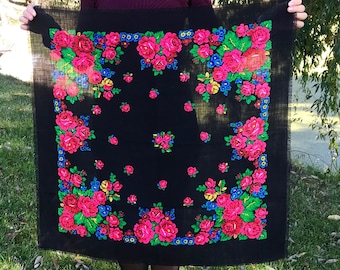 Zwarte wollen sjaal Zwarte wollen sjaal Zwarte sjaal met bloemen Zwarte sjaal met bloemen Oekraïense sjaal Vintage sjaal Vintage sjaal USSR Sovjet