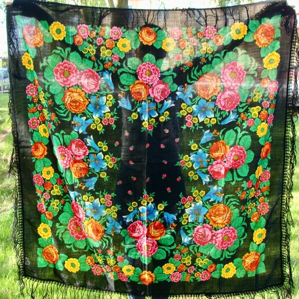 Vintage Russian shawl Chale Russe  Wool floral scarf  Black shawl Soviet shawl Soviet scarf USSR wrap Floral shawl Wool shawl Black scarf
