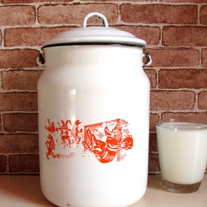 Vintage Enamel Milk Can, Milk Pail, White Enamel Bucket, Shabby Enamel Can, Rustic Home Decor, Enamelware, made in USSR