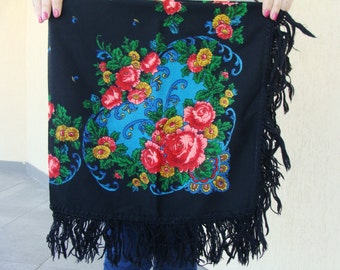 Scialle nero Sciarpa nera Scialle ucraino Scialle di lana con nappe Sciarpa di lana Sciarpa floreale Scialle floreale Sciarpe Scialle vintage Scialle URSS