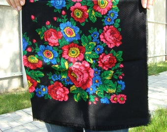 Vintage black shawl Vintage black scarf Vintage wool shawl Black Shawl with roses Floral scarf Black shawl Black scarf Beautiful shawl USSR