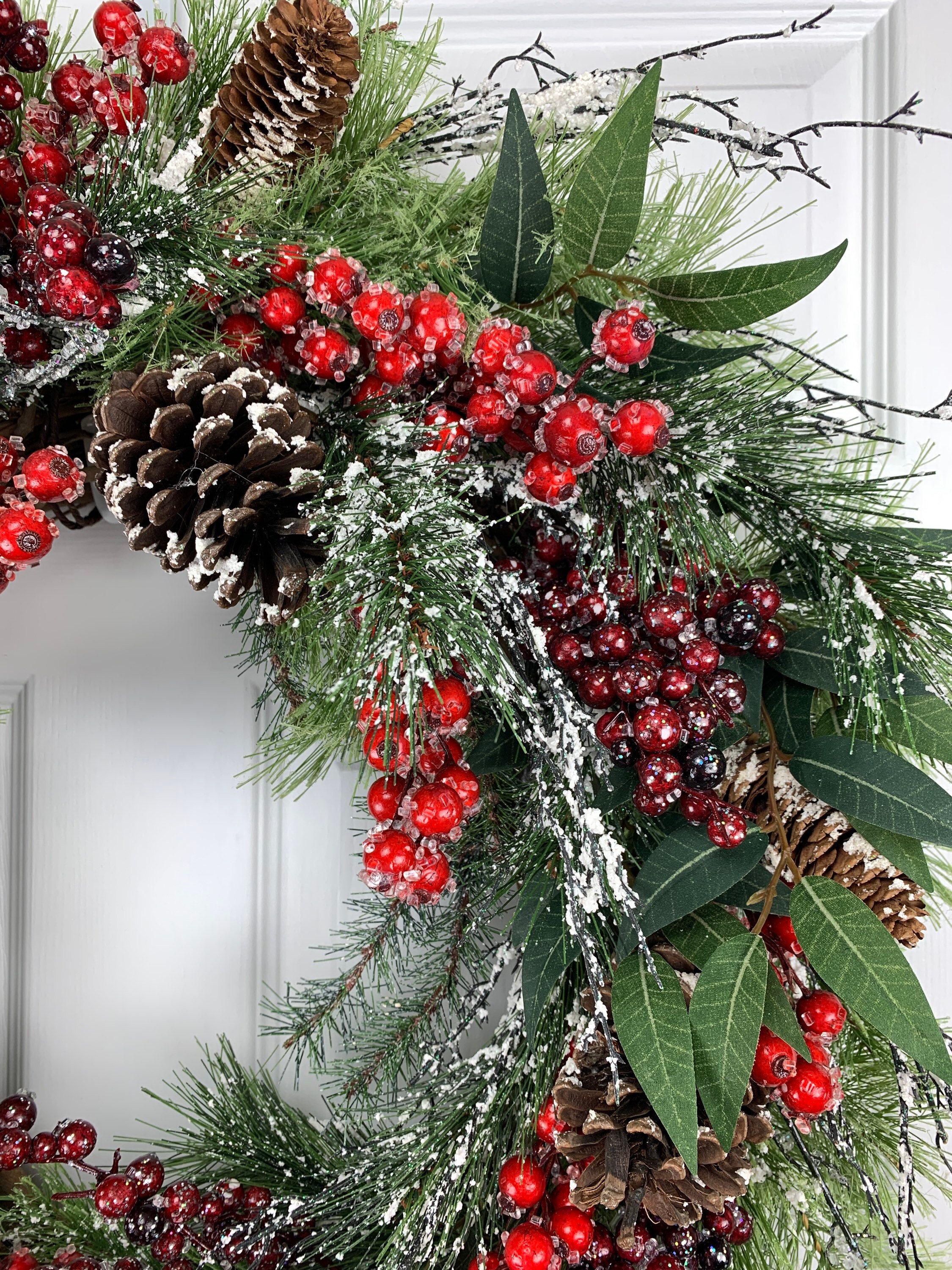Christmas Wreath, Holiday Wreath With Pine, Red Berries and Pinecones ...