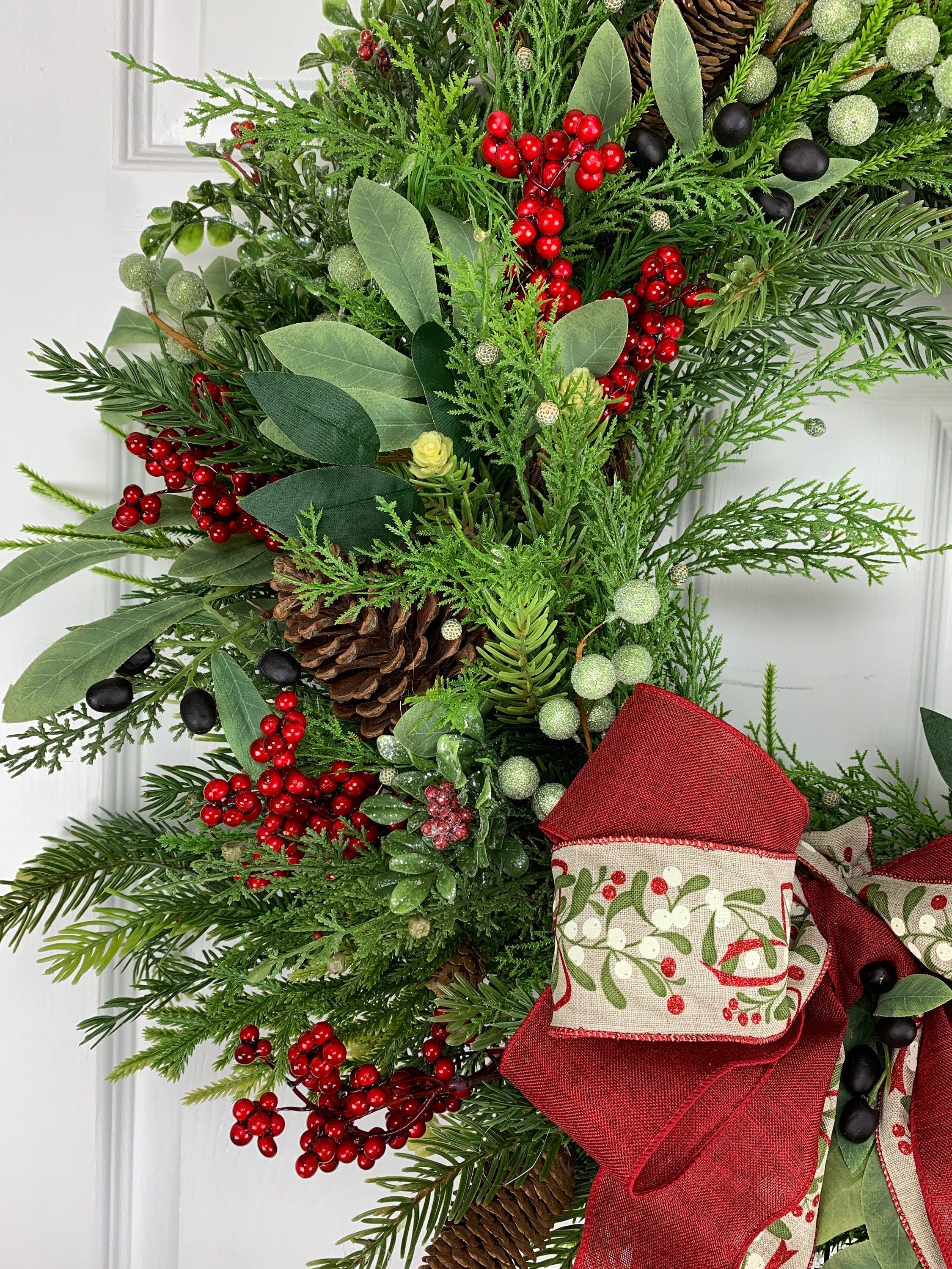 Christmas Wreath, Christmas Greenery, Red Berries and Pine Cones - Etsy
