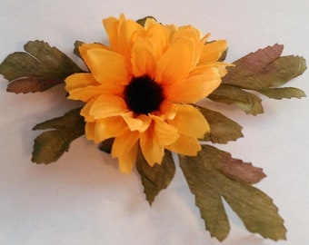 Handcrafted Daisy Hair Clip: Bright Yellow Floral Accessory