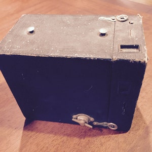 Antique Vintage Eastman Kodak Brownie Box Camera