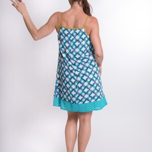 Sixties Pop//A-Line short summer dress//Vintage Kitsch//Child-like woman//Blue Green Graphic//MARIPOSA Vasarely//MIMISAN imagen 4