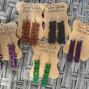 Pendientes de equipo con purpurina: joyería deportiva de 2&quot;