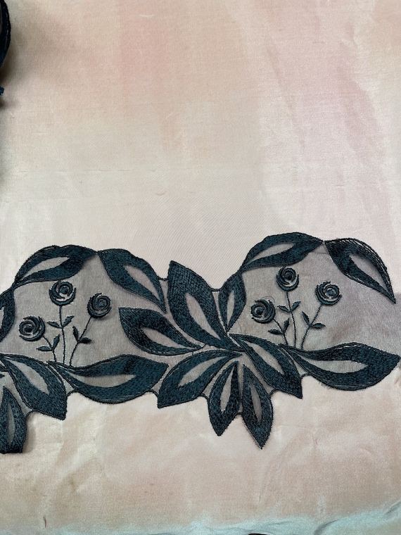 フランスアンティーク AM手刺繍とスカラップ お花刺繍 大判リネン[1121