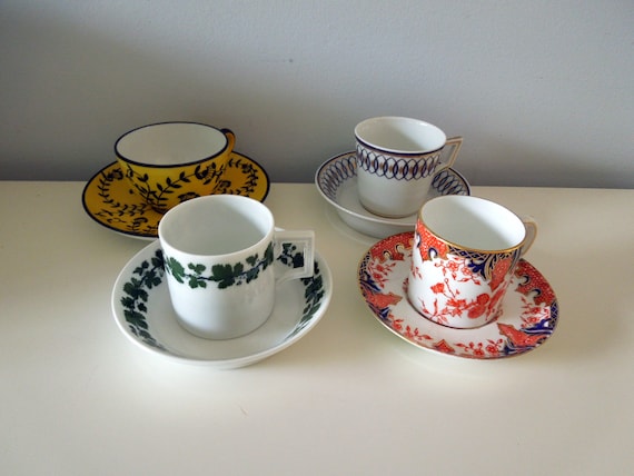 Antike Meissen Tasse und Unterteller Set: Grüne Blätter Ranken, viereckiger Henkel (1815-1924)