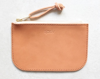 camel brown leather zip wallet // leather purse // wallet pouch // leather clutch // cosmetic bag // vegetable tanned // minimal