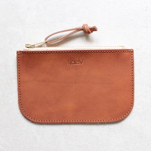 braune Leder Clutch // Leder Geldbörse // Portemonnaie // Reißverschlusstasche // Kosmetiktasche // minimal // pflanzlich gefärbt