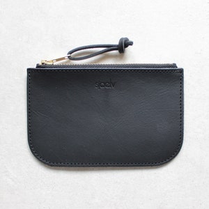 embrague de cuero negro // bolso de cuero // billetera // bolso con cremallera // bolso cosmético de cuero // mínimo // teñido vegetal