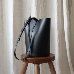 Leder Bucket Bag | nachhaltige Ledertasche | Beuteltasche | Umhängetasche | minimalistische Schultertasche | Crossbody bag | Handtasche