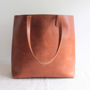 cognac brown leather tote // leather tote bag // leather purse // vegetable tanned leather tote // sustainable leather tote bag //conscious