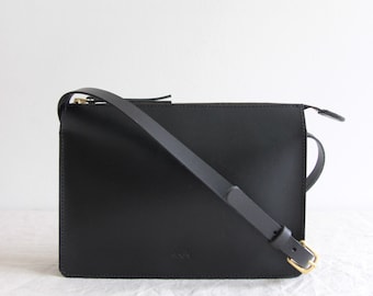 black leather crossbody bag // leather purse // leather bag // zipper leather bag // vegetable tanned // minimal