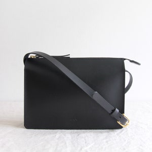 sac en cuir noir // sac à bandoulière en cuir // sac crossbody en cuir // sac à fermeture éclair en cuir // sac à bandoulière // minimal