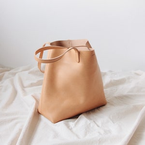 camel brown leather tote //  eco leather tote bag // leather purse // vegetable tanned leather // sustainable leather tote bag //conscious