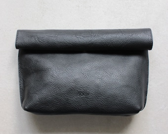 zwart leren clutch // roll top clutch // leren tas // handtas // minimal // plantaardig geverfd