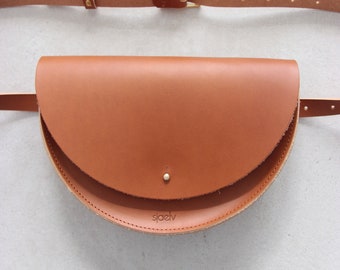 sac ceinture demi-lune en cuir marron // sac banane en cuir // sac crossbody en cuir // pochette en cuir // sac en cuir // sac à bandoulière // minimal