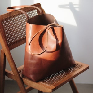 MEDIUM Camel Leather tote bag with large outside pocket. Cap Sa Sal Bag  with Pocket. Handmade. — Vermut Atelier