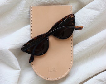 leather glasses case, leather eyewear case, leather sunglasses sleeve, vegetable tanned, nude