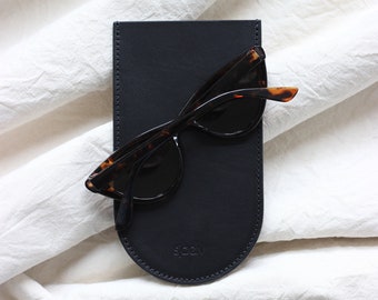 leather glasses case, leather eyewear case, leather sunglasses sleeve, vegetable tanned, black