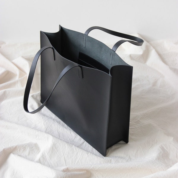 black leather tote // leather tote bag // leather purse // vegetable tanned leather tote // minimal
