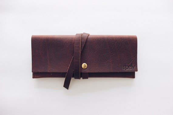 Leder Sonnenbrillen Etui // Leder Etui // Leder Brillen Etui // Clutch // individualisierbar // Initialen // minimal // braun