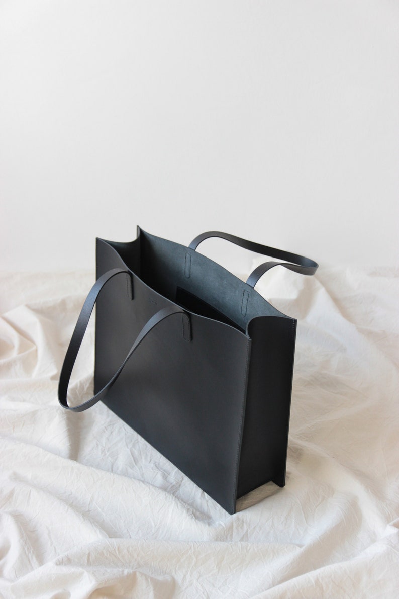 black leather tote // leather tote bag // leather purse // vegetable tanned leather tote // minimal image 2