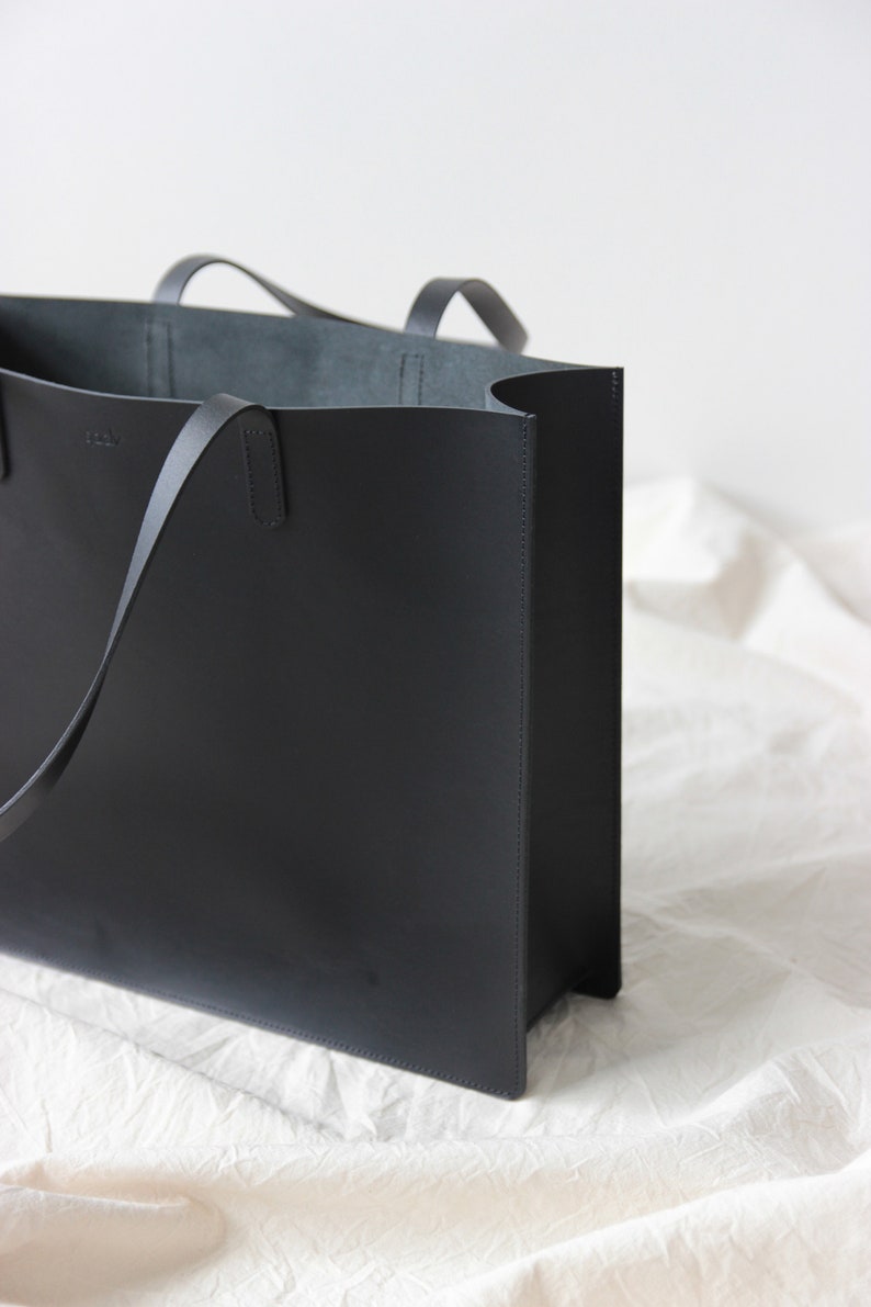 black leather tote // leather tote bag // leather purse // vegetable tanned leather tote // minimal image 5