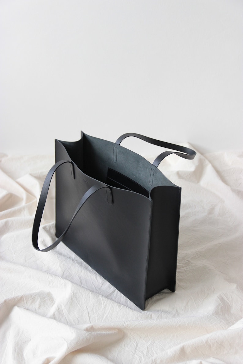 black leather tote // leather tote bag // leather purse // vegetable tanned leather tote // minimal image 1