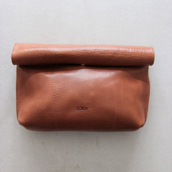 braune Leder Clutch // roll top Clutch // Leder Tasche // Handtasche // minimal // pflanzlich gefärbt