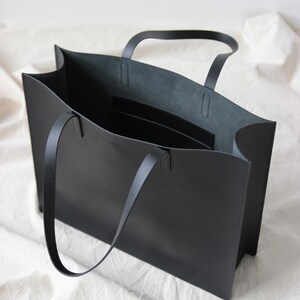 black leather tote // leather tote bag // leather purse // vegetable tanned leather tote // minimal image 4