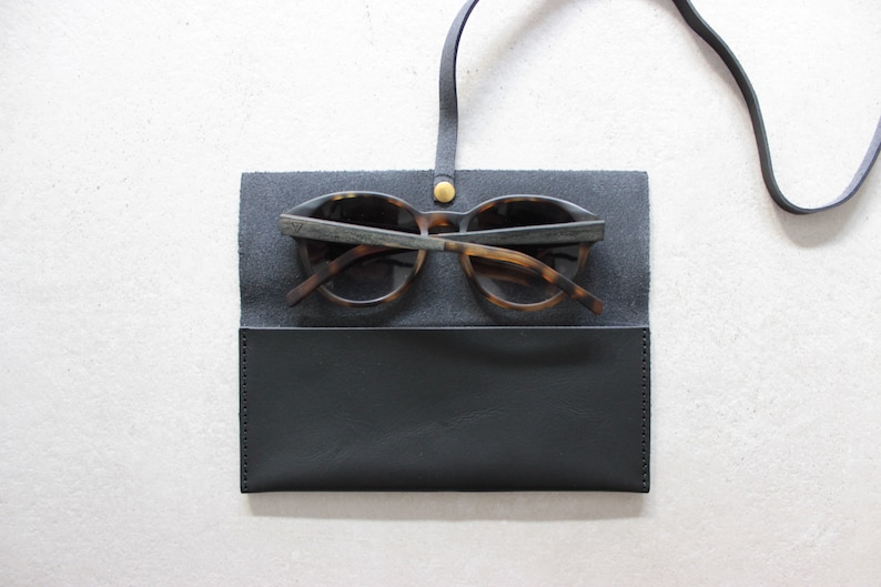 customizable leather glasses case // personalized eyewear case // leather clutch // sunglasses sleeve // minimal // vegtable tanned // black image 5