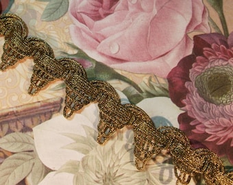 Antique HEAVY Gold Metal Ribete de muy alto contenido en metal, puntilla brocada festoneada con banda de malla metálica para frunce fruncido -2 ribetes en 1, 1"