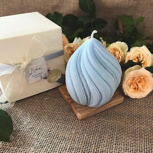 Candela cera soia, Twist, bomboniera battesimo, Candelina aesthetic , baby, Legno ulivo, cadeau moderno colorato in cera, nascita