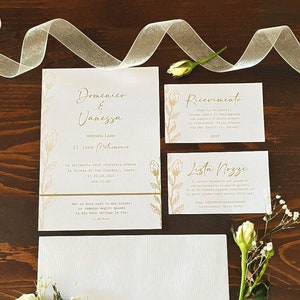 Partecipazione fiori dorati, matrimonio, invito motivo fiore oro, carta lino, suite personalizzata, partecipazioni, nozze, bianco e dorato