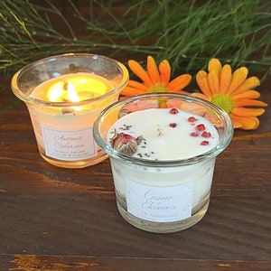 Segnaposto anniversario di matrimonio, candelina Bloom, roselline e fiori secchi, bacche e spezie, Candela profumata nozze d'oro e d'argento