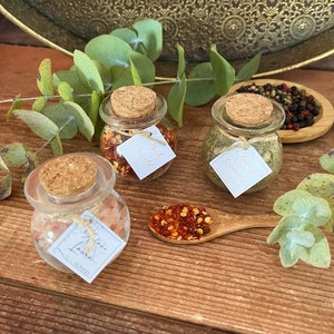 Spicy Wedding Favors, Glass Jar Spicies, Tablesign, Placeholder, Pink salt, Pepper, Aromatic Spices, Placesign, bride to be, Outdoor event