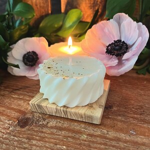 Candela cera soia, Juliet Glam, bomboniera matrimonio, Candelina stampo, decorazione glitter oro, Legno ulivo, dorata, brillantini argento