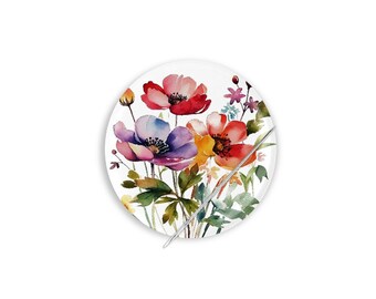Può includere: Un dipinto ad acquerello di un mazzo di fiori con fiori rosa, rossi, viola e gialli. I fiori sono dipinti su uno sfondo bianco con un ago e filo che attraversano il centro.