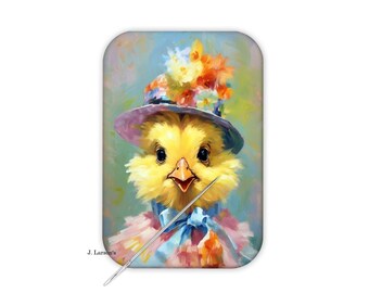 Può includere: Illustrazione colorata di un pulcino giallo con cappello decorato con fiori e papillon blu. Il pulcino ha un viso dettagliato ed espressivo, su uno sfondo morbido e pittorico. Il testo "J. Larson's" è visibile nell'angolo in basso a sinistra.