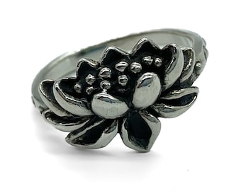 Vintage Sterling Silver Lotus Flower Ring Size 7/ Sterling Lotus Ring/ Sterling Silver flower Ring/ Sterling Zen Lotus Ring/ Vintage Ring