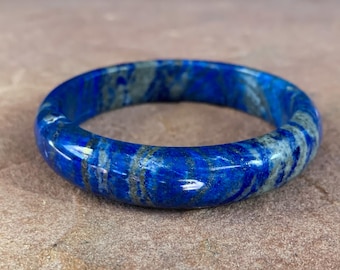 Geschnitzter Edelstein Lapis Lazuli Armreif Armband 60 mm / geschnitztes Lapus Lazuli / Lapis Lazuli Armreif / geschnitztes Edelstein Armband / blau