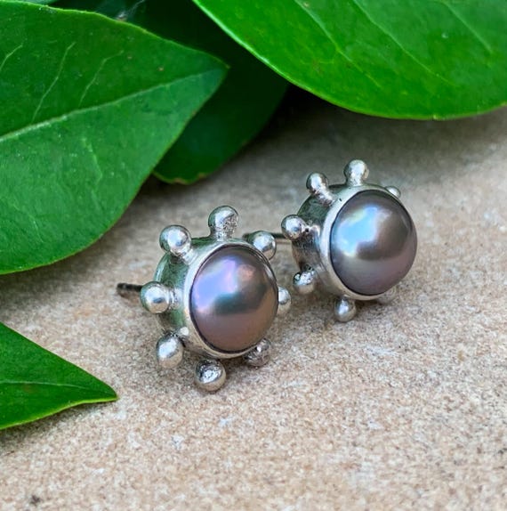 Vintage Modernist Sterling Silver Purple Pearl Stud Earrings/ Pearl Earrings/ Sterling Pearl Earrings/ Pearl Stud Earrings/ Vintage Earrings View 2