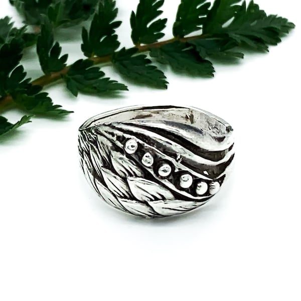 Antique Art Nouveau Russian Sterling Silver Leaf Motif Ring Size 6.75/ Antique Russian Sterling Silver Ring/ Art Nouveau Sterling Leaf Ring