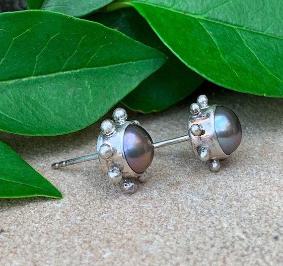 Vintage Modernist Sterling Silver Purple Pearl Stud Earrings/ Pearl Earrings/ Sterling Pearl Earrings/ Pearl Stud Earrings/ Vintage Earrings View 3