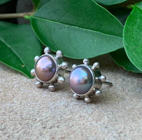 Vintage Modernist Sterling Silver Purple Pearl Stud Earrings/ Pearl Earrings/ Sterling Pearl Earrings/ Pearl Stud Earrings/ Vintage Earrings View 4